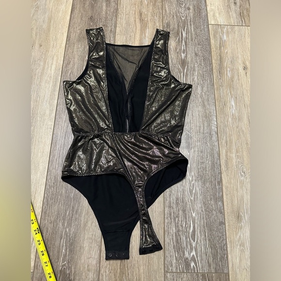 🛍️ Victoria’s Secret metallic bodysuit Size M - Picture 3 of 8